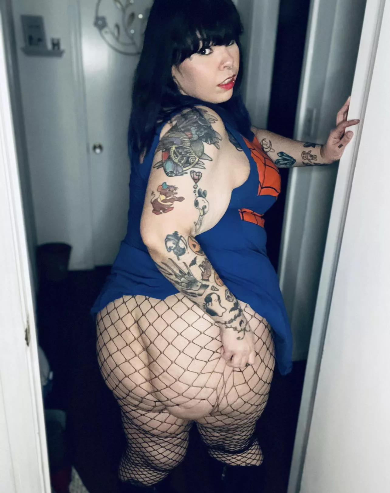 Fishnet Friday posted by LunaCeleste13