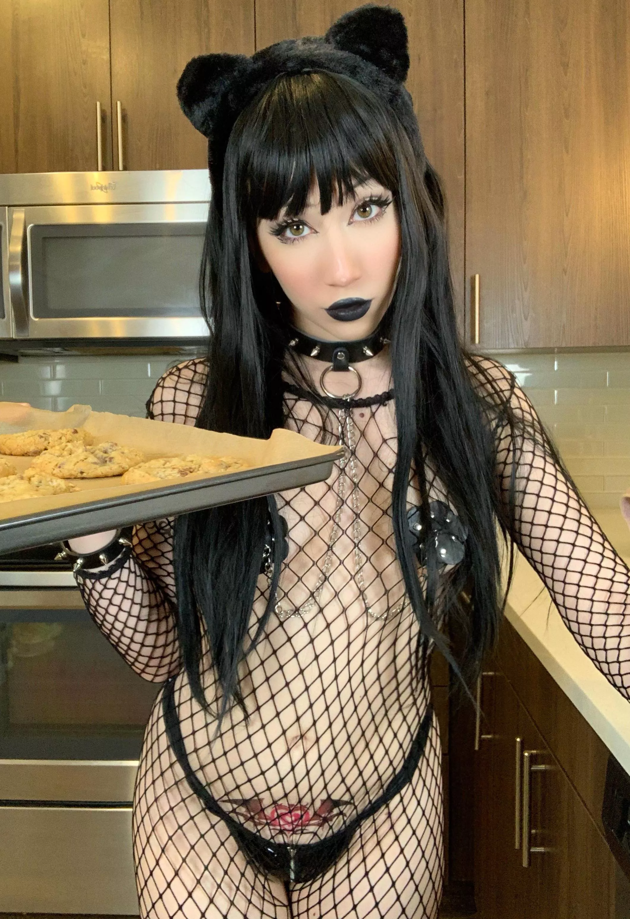 goth gf bakes chocolate chip cookies for you :3 posted by gh0stgirI