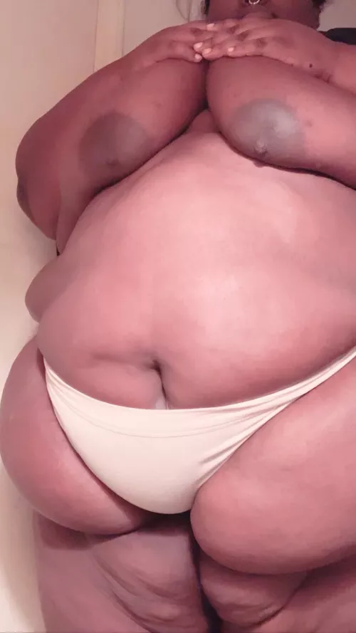 I need someone to pick and suck all over me by creamy_malaya