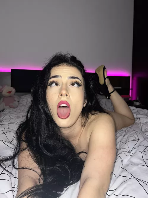 I wonder how many guys would pound my ass by Ivanadreams