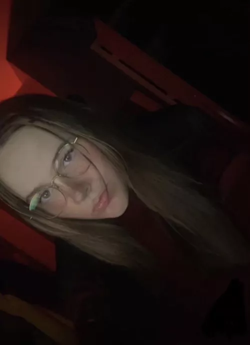 just hit 600 freaking followrz on twich so here’s celebratory selfie when my hair decided to agree with me haha. by Humongous_Cactus