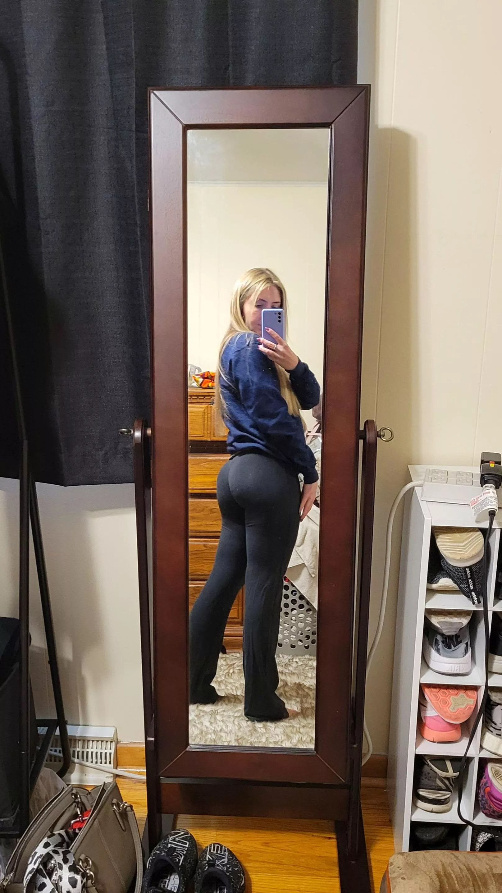 Looking so plump in these leggings posted by Adventurous_Age_4113