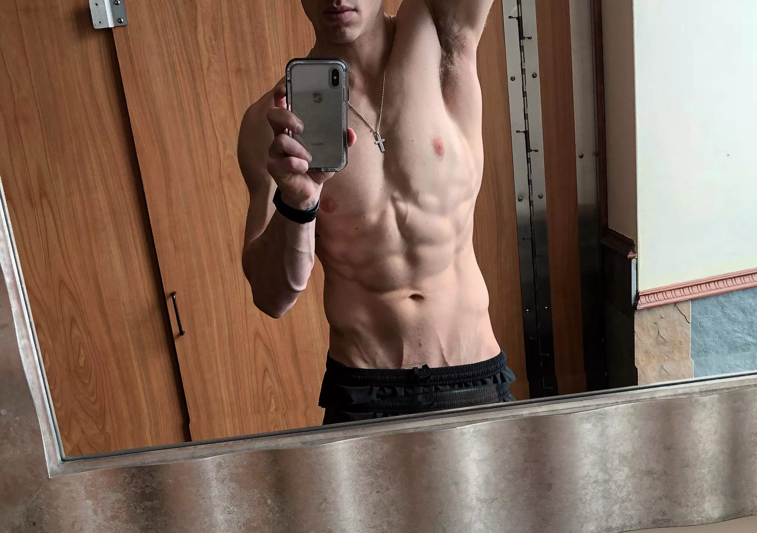 Love the lighting at my new gy[m] 🙌🏼 posted by shystud69