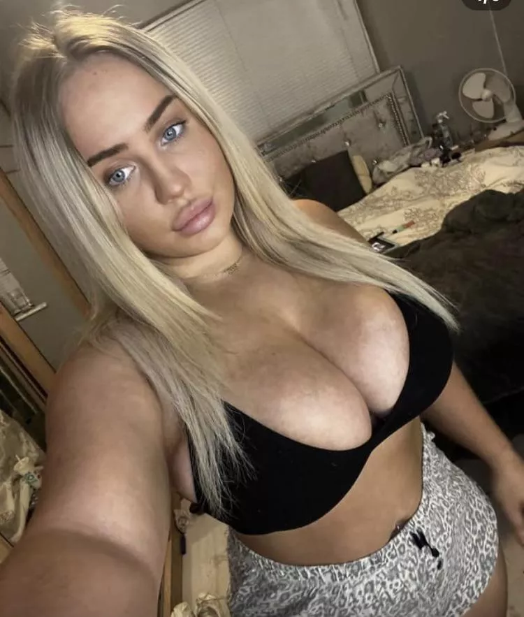 Molly’s Melons 🥵 posted by _reddit_man123