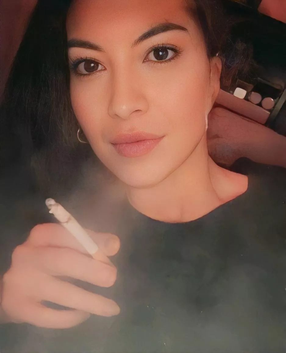 Not feeling 100% but wanted to put out a photo today. Nothing better than living in perpetual smoke ☺️🥰 posted by marlborolover94
