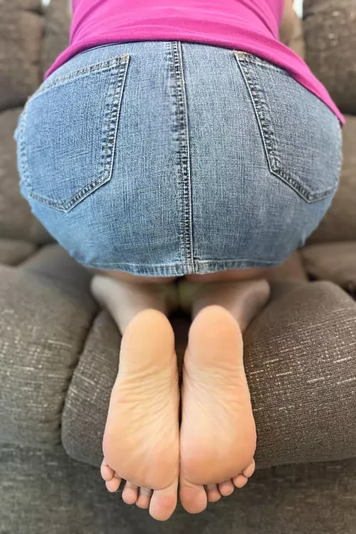 Nothing on my feet and nothing on underneath😽😈💋 by Trixiestoez