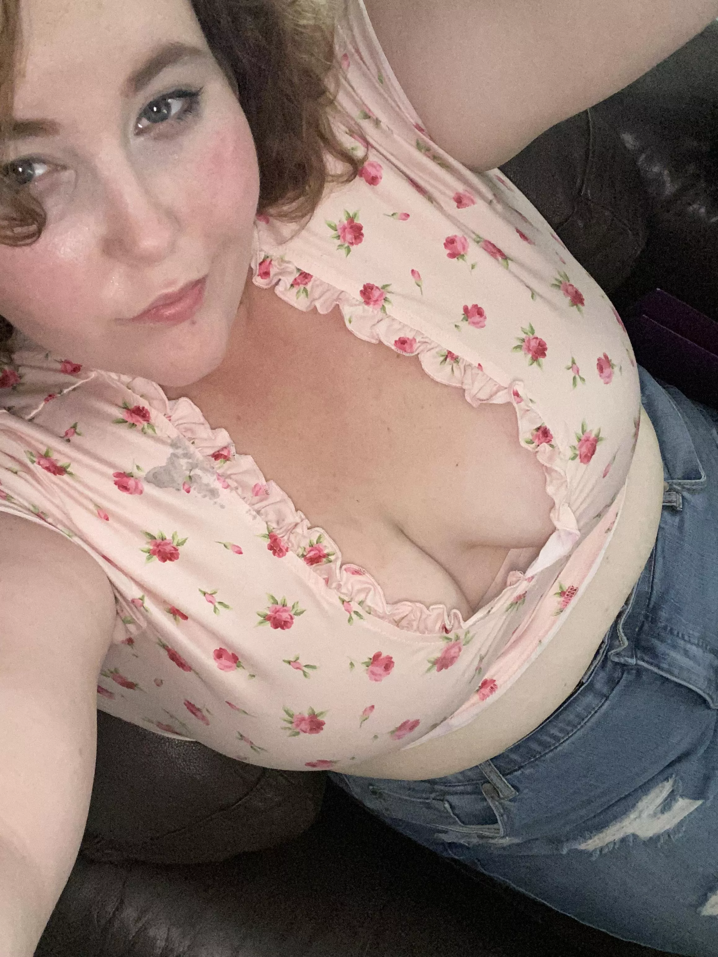 One hot mama 🔥 posted by SapphireRosexx3