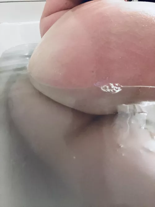 Splish Splash 💦 by Lamb_of_g