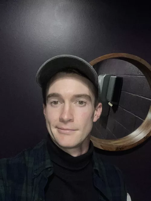 Strangely good bathroom mirror lighting by farmgay92