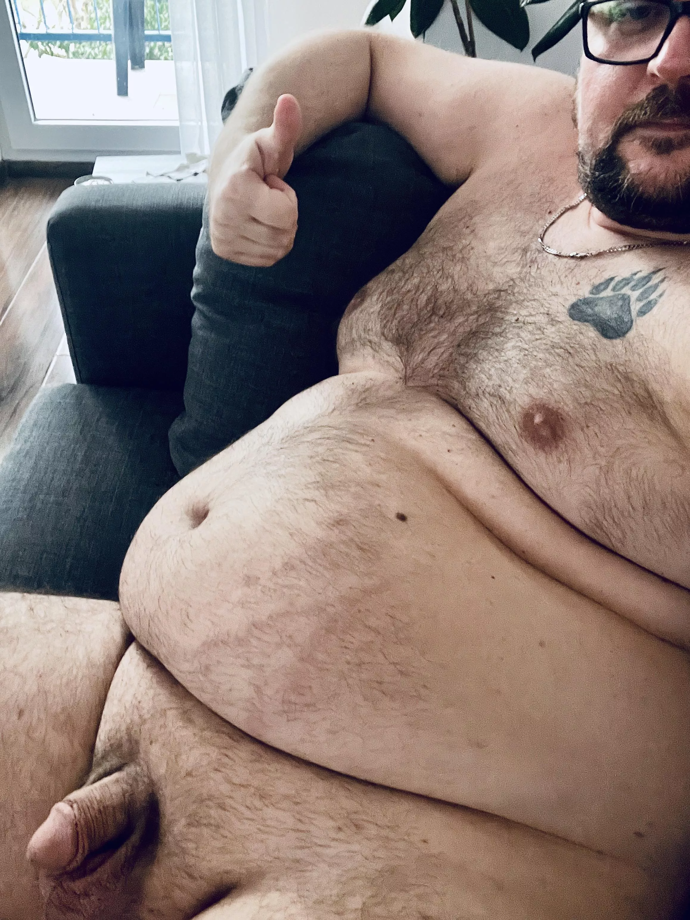 Sunday chillout🏳️‍🌈💪 posted by Khameleuonig