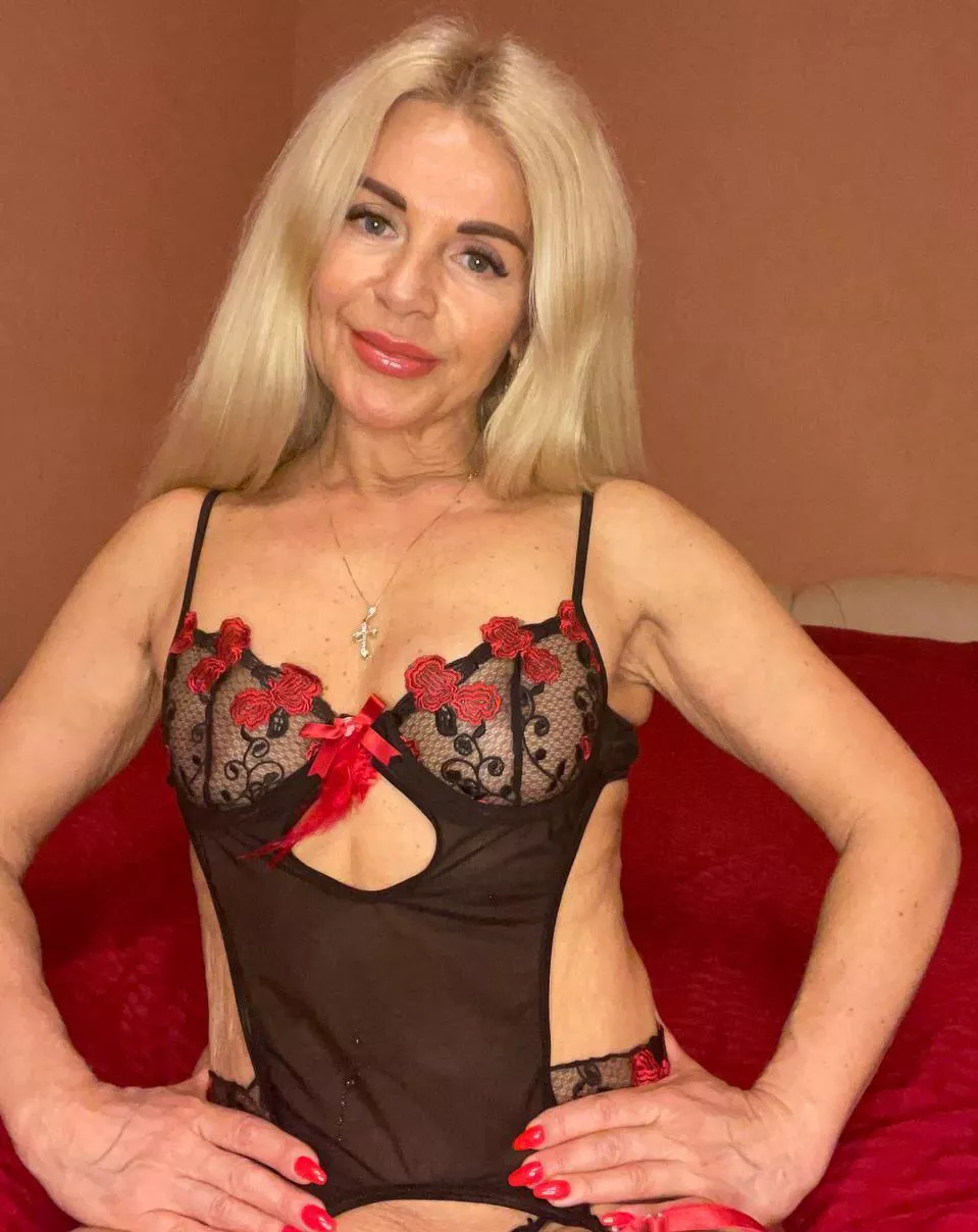 teasing friday with spicy blonde posted by spicy_ann