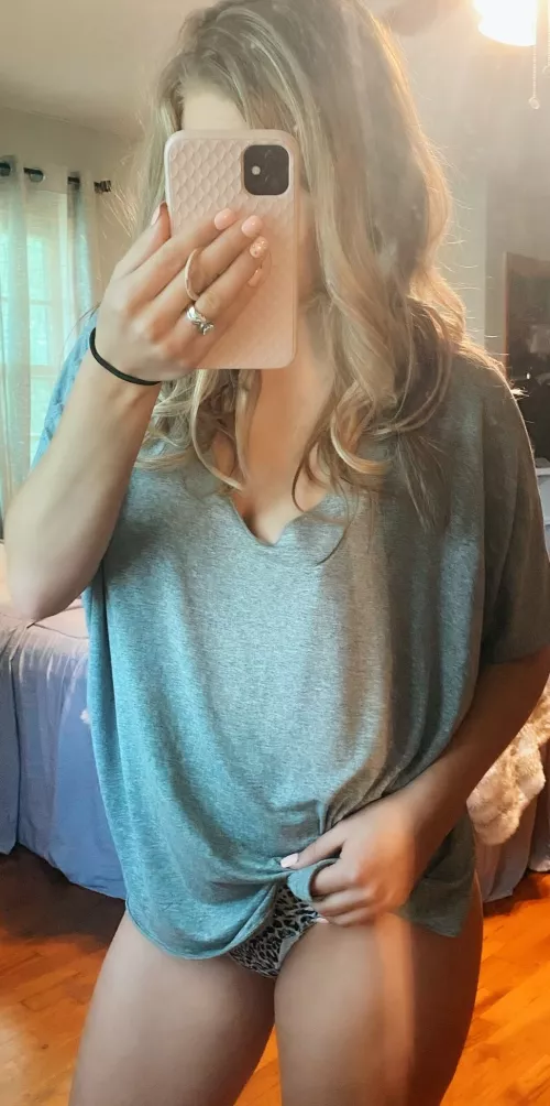 This blonde milf is looking for some fun by cpl88_91