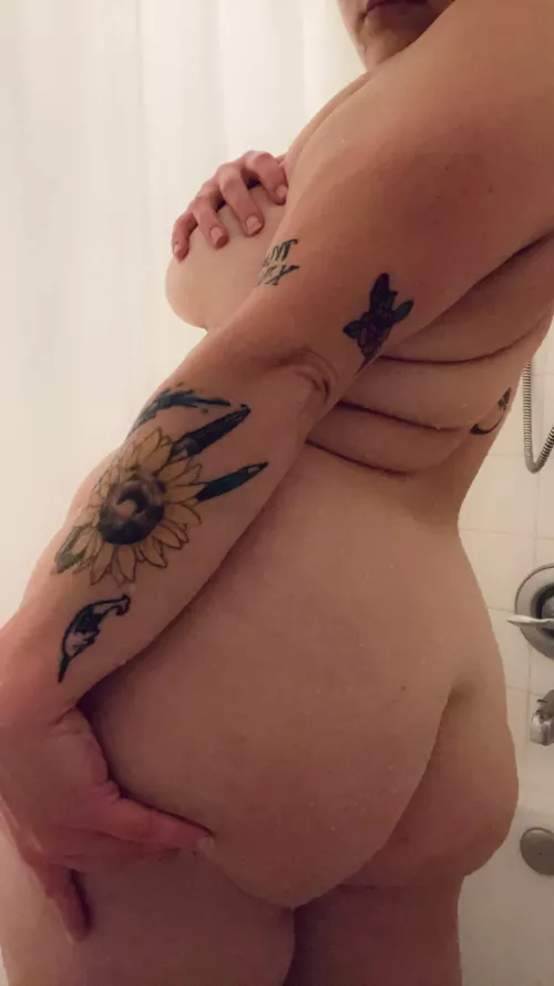 This shower is big enough for another, come join 😈 by jolisyeux_