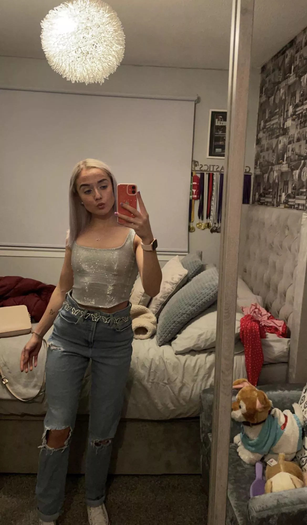 Who wants to take a little blond like me on a night out xx posted by NicFitzyBod