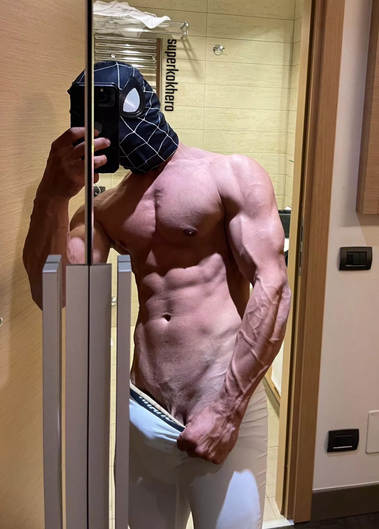 Would y lick my abs?😛 posted by superKoKhero