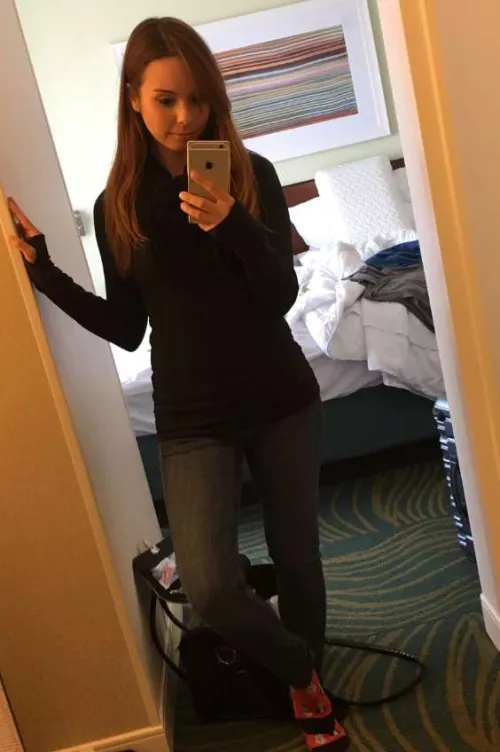 22 F im just trying to find someone to talk but i wanna keep it private so just add me in my snap: itschloe211 by Lonely_Particular_52