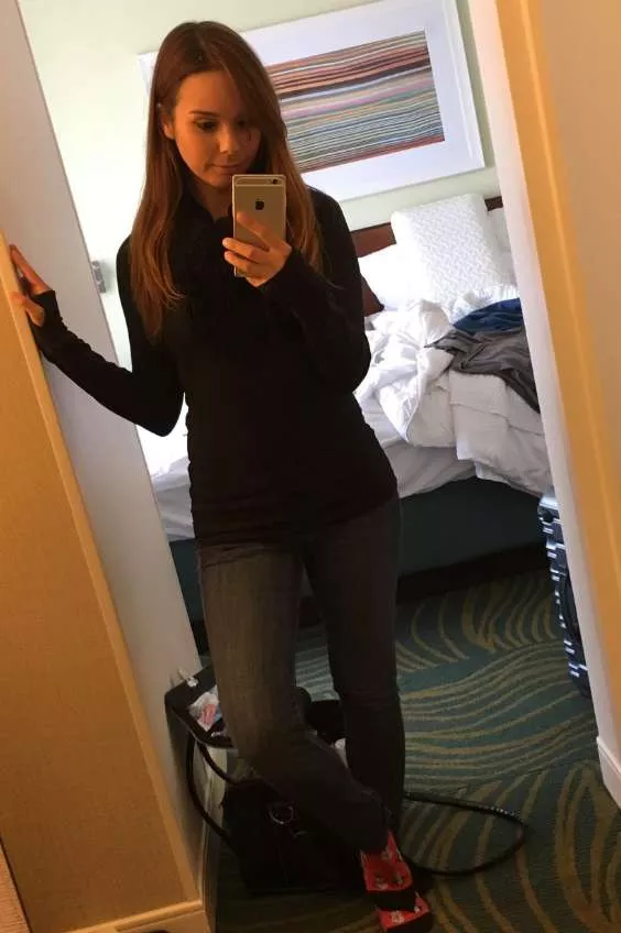 22 F im just trying to find someone to talk but i wanna keep it private so just add me in my snap: itschloe211 posted by Lonely_Particular_52