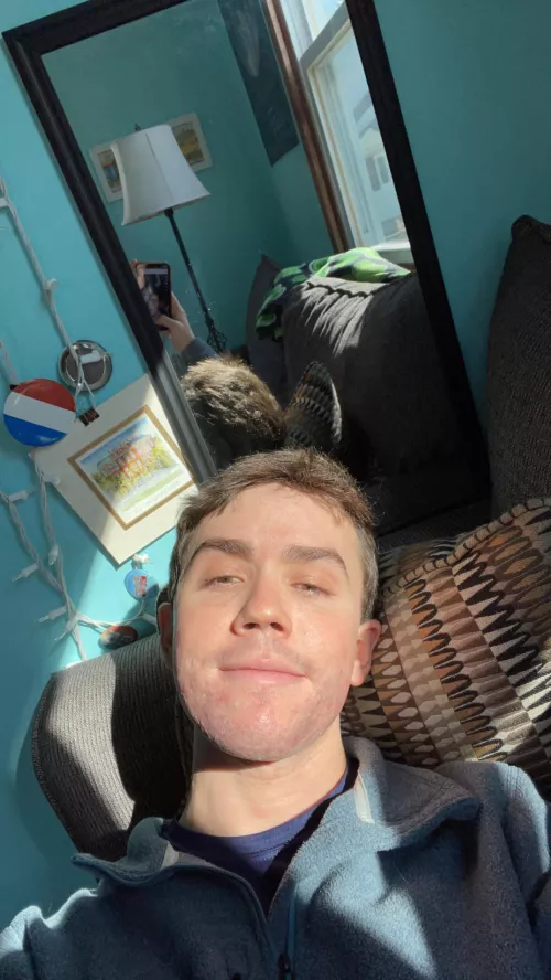 23 hmu…anyone wanna be friends by Professional_Ad5049