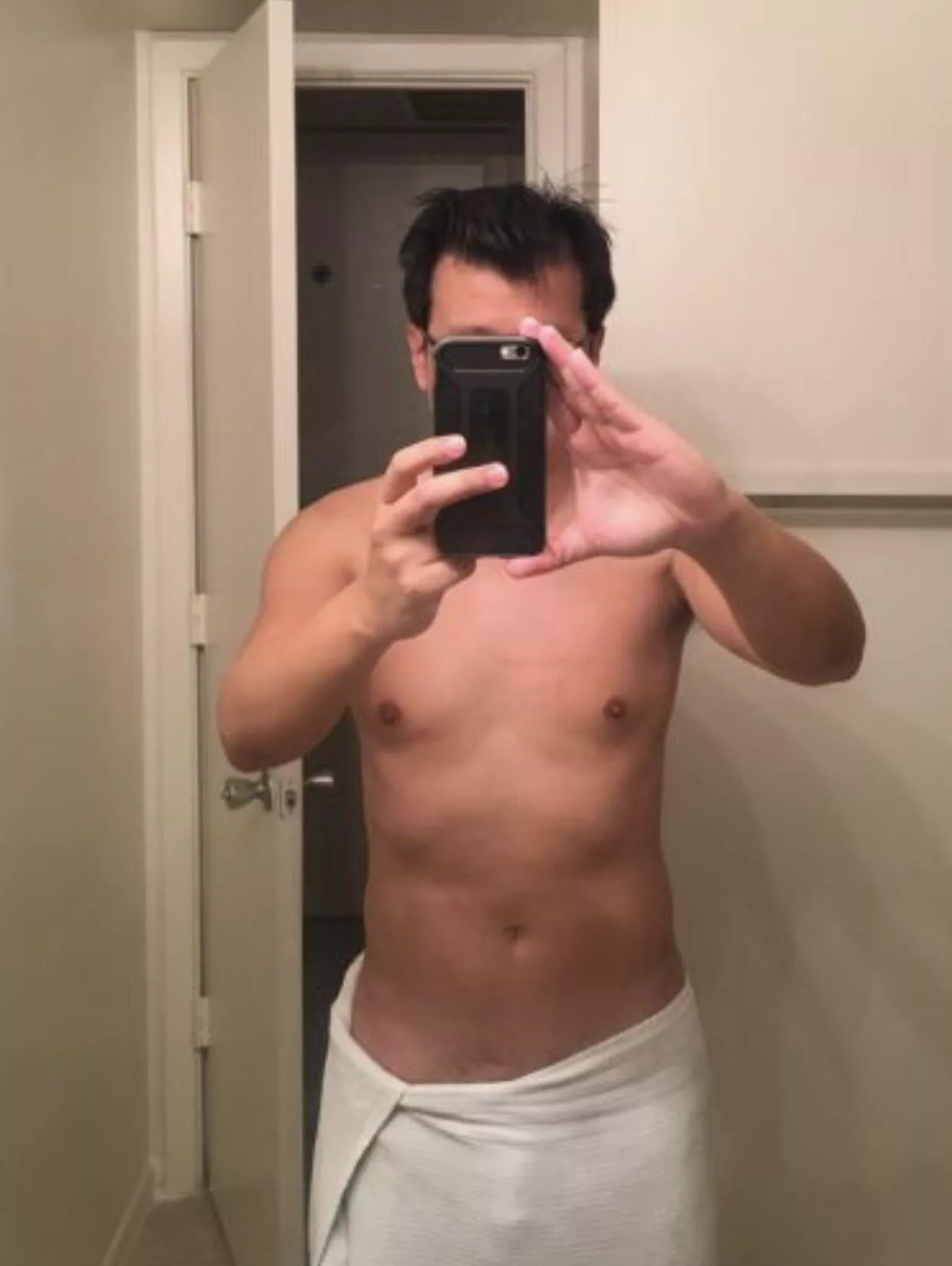 (42) reposting an old pic taken a few years ago posted by Asian-Yuppie