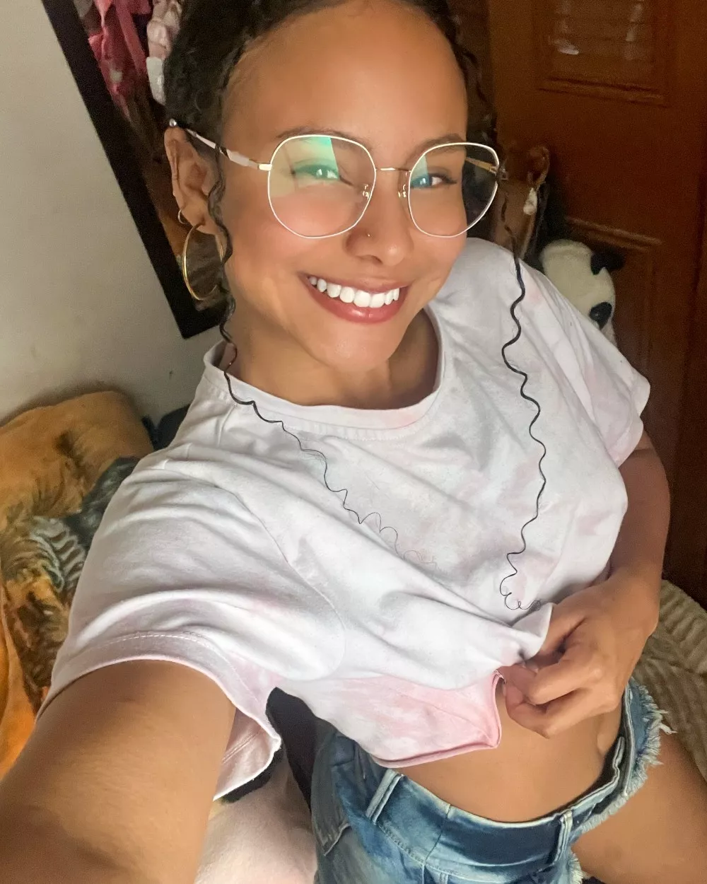 A smile to brighten up your day posted by ILoveSmilinggBack