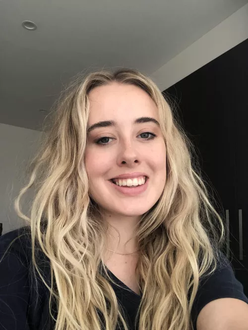 Am I pretty?🥺💋 by LuluEm-PoleDance