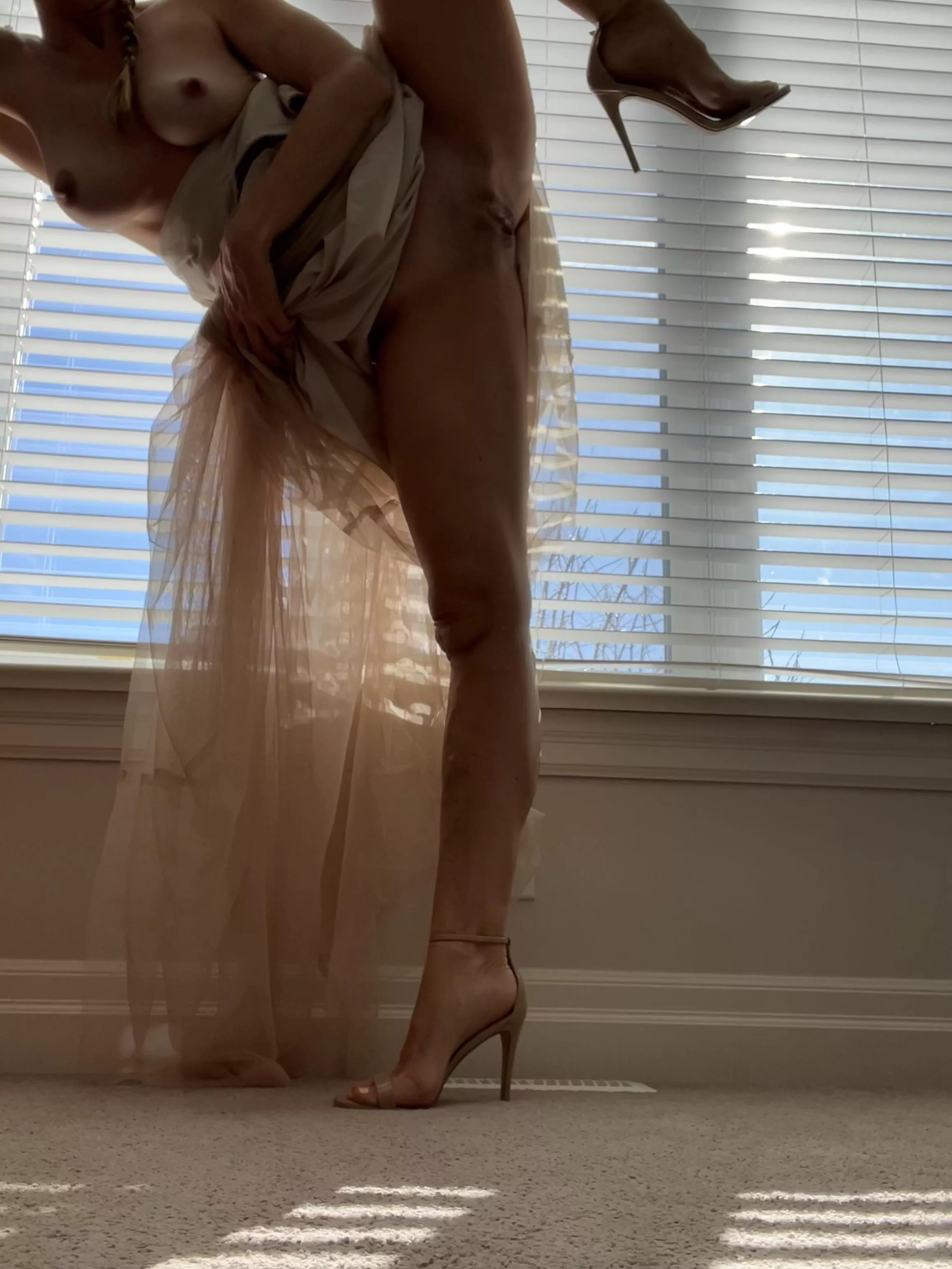 Any strangers want to take a flirty selfie with me? posted by WhyteRoze