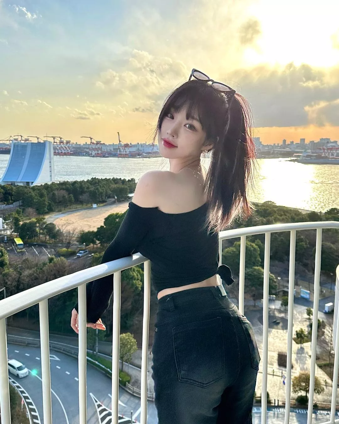 Balcony girl posted by Majestic_Painter8660