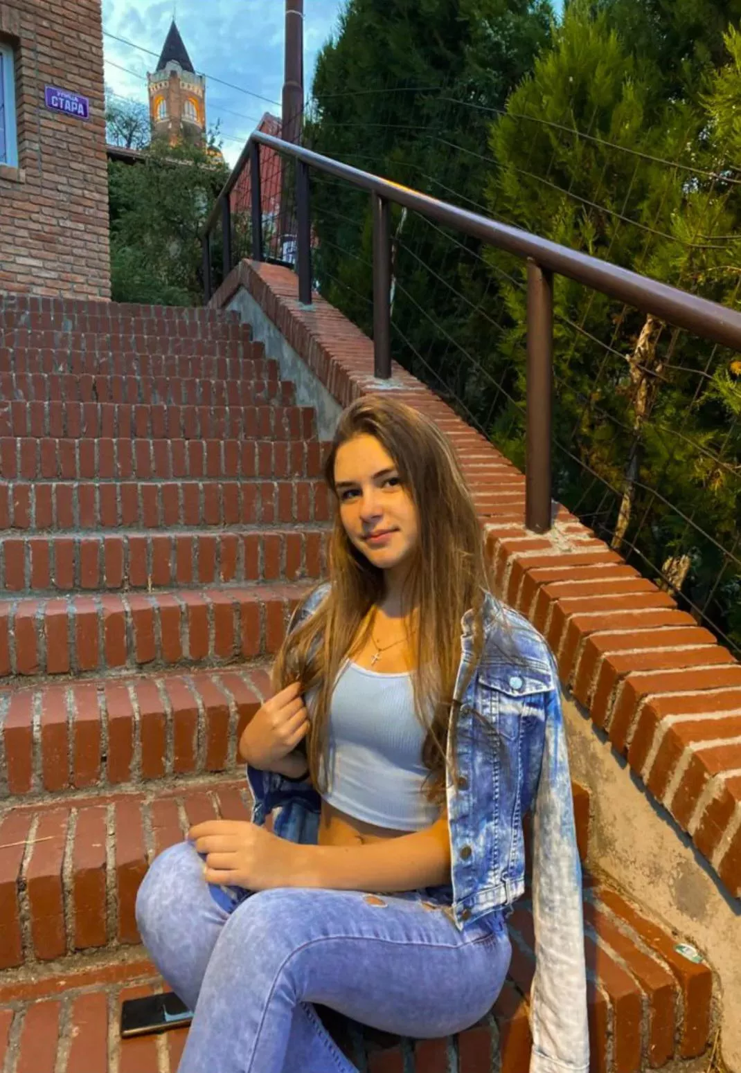 Cutie brunette IUTR posted by Vozd7