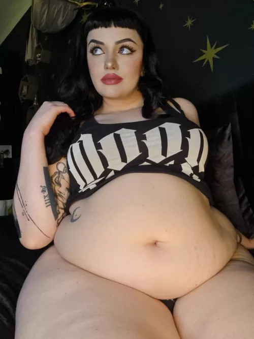 Daydreaming of getting fed massive amounts of donuts 🍩 by curvygothgf