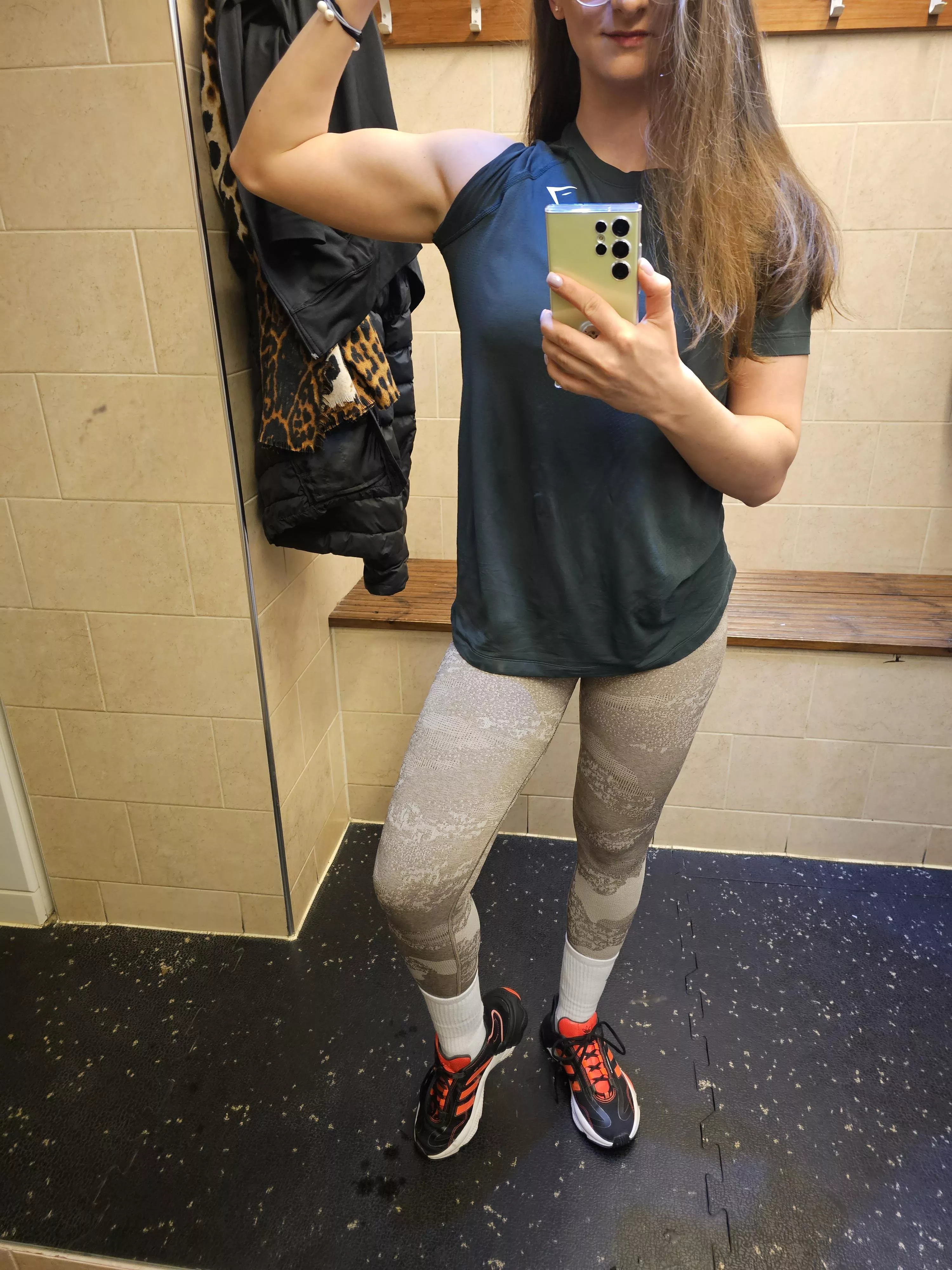 Do you like happy girls with biceps? 😇 posted by Nuttyandee