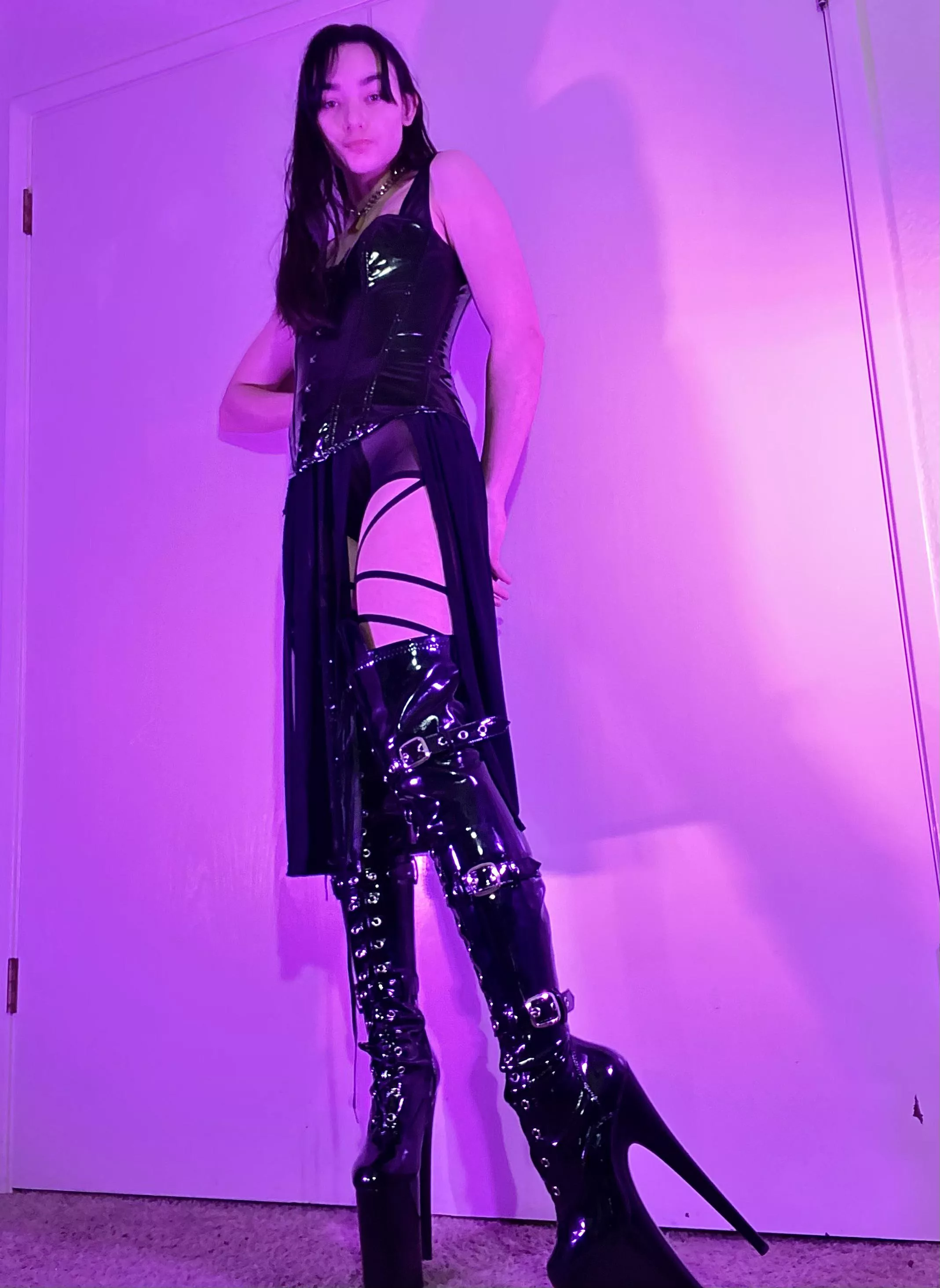 Guess how many in these heels are🤔 posted by XiomaraJauguar