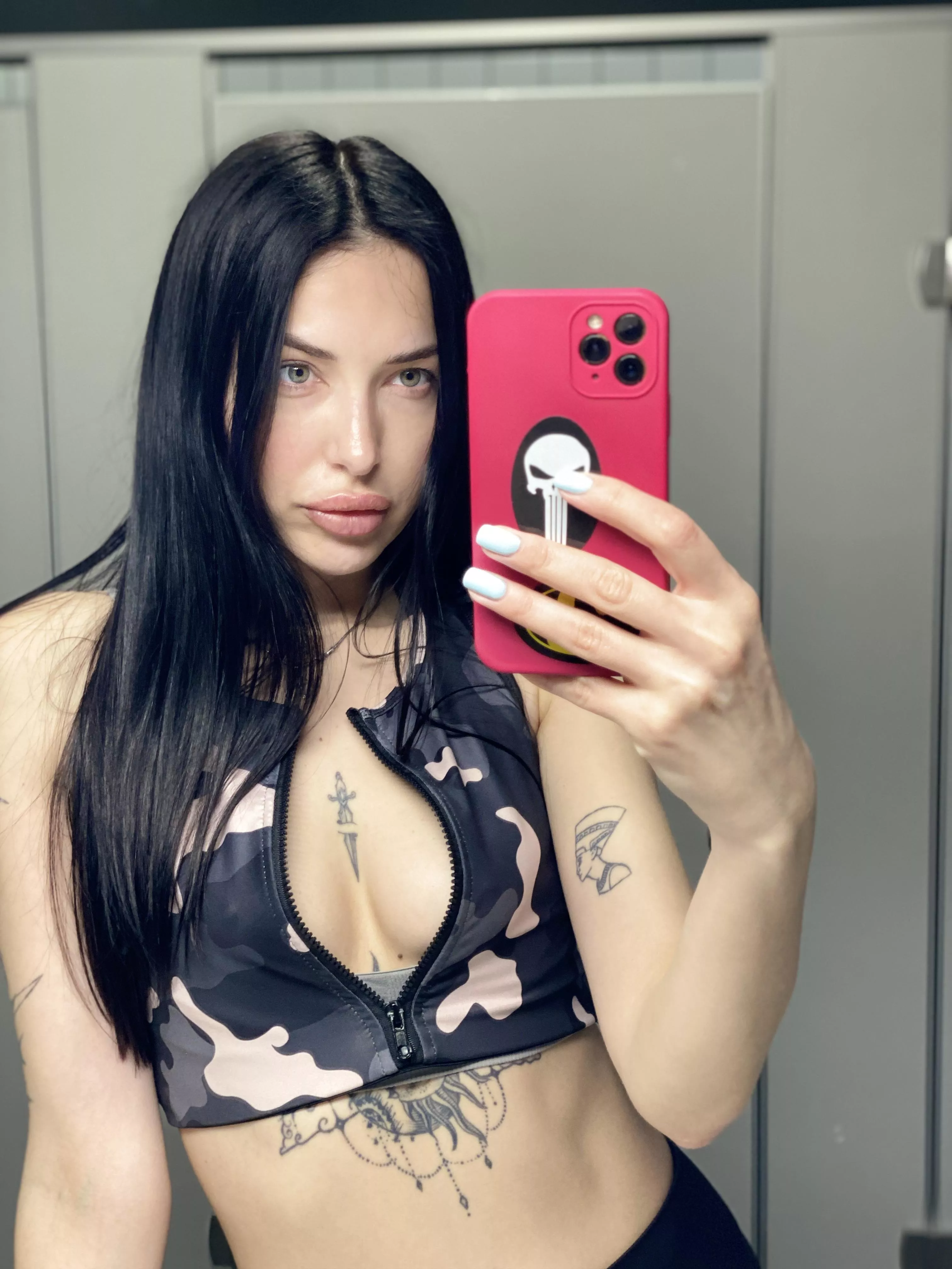 Have you ever wanted to fuck in an elevator ? posted by TamilPorgy410