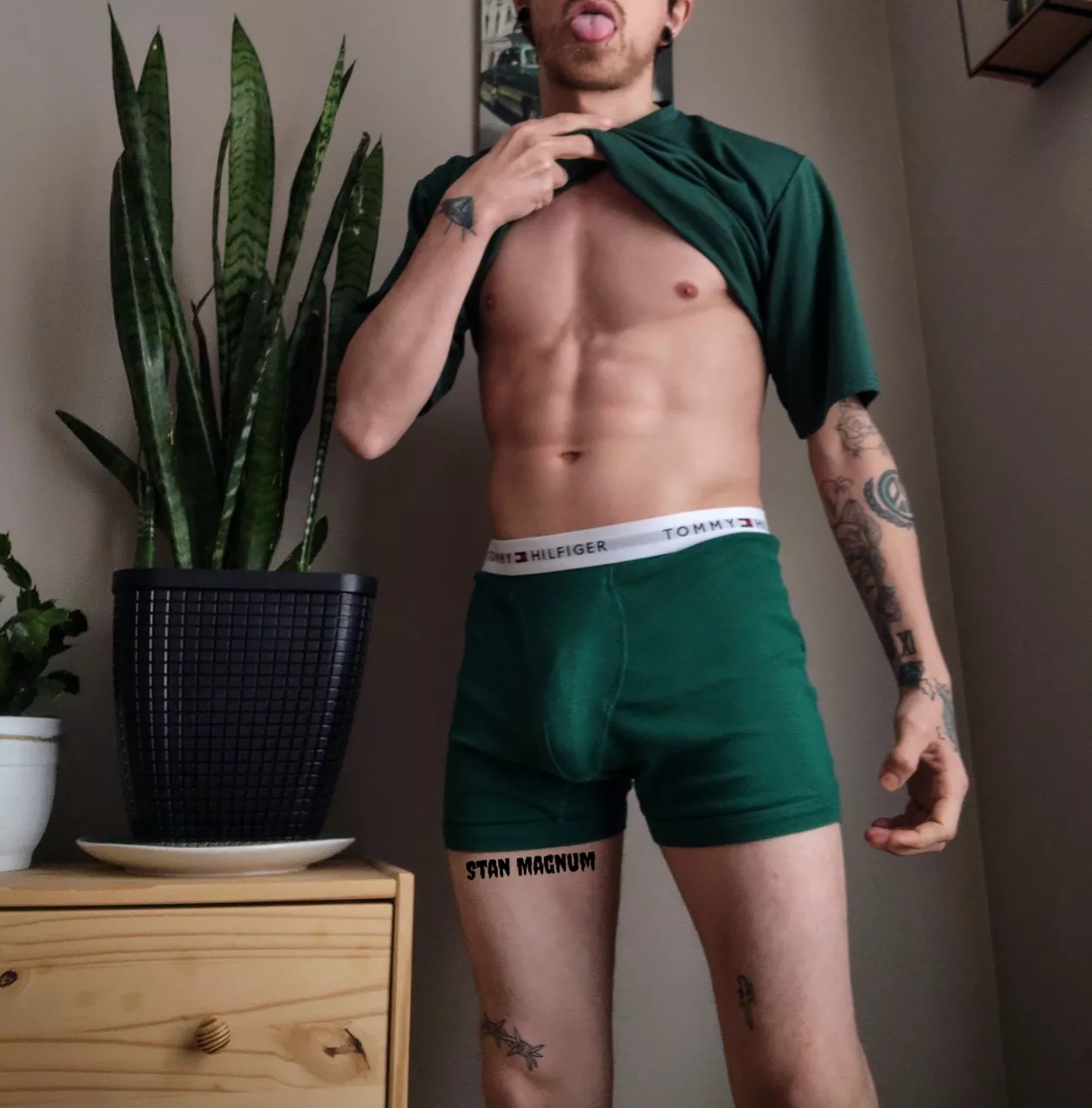 I Hope you daydream about this bulge! 😏🍆💚 posted by DaddyMagnumXL