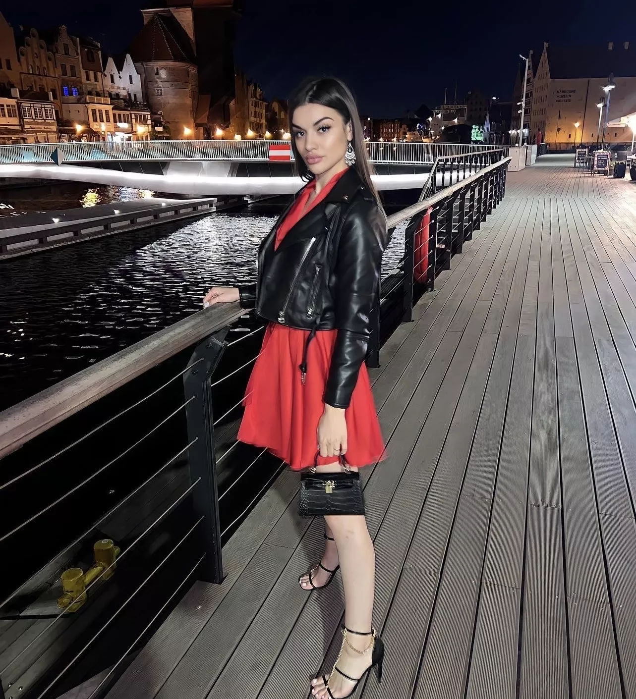 I love how heels make my legs look posted by surimilq