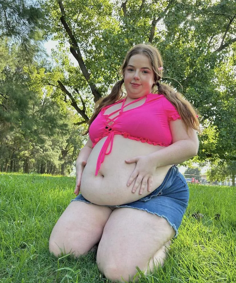 I love my belly🤤🤤 posted by sexybrowny