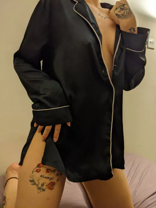 I'm definitely feeling myself tonight 🖤 by Yunnie_Elle