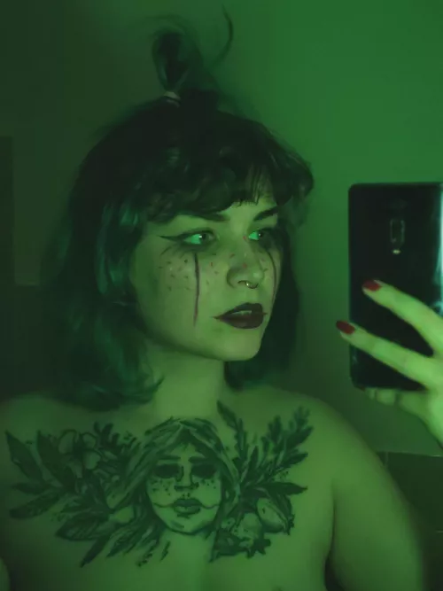 lemme just throw a little green lady on your feed 🤡💚 by little_calamity