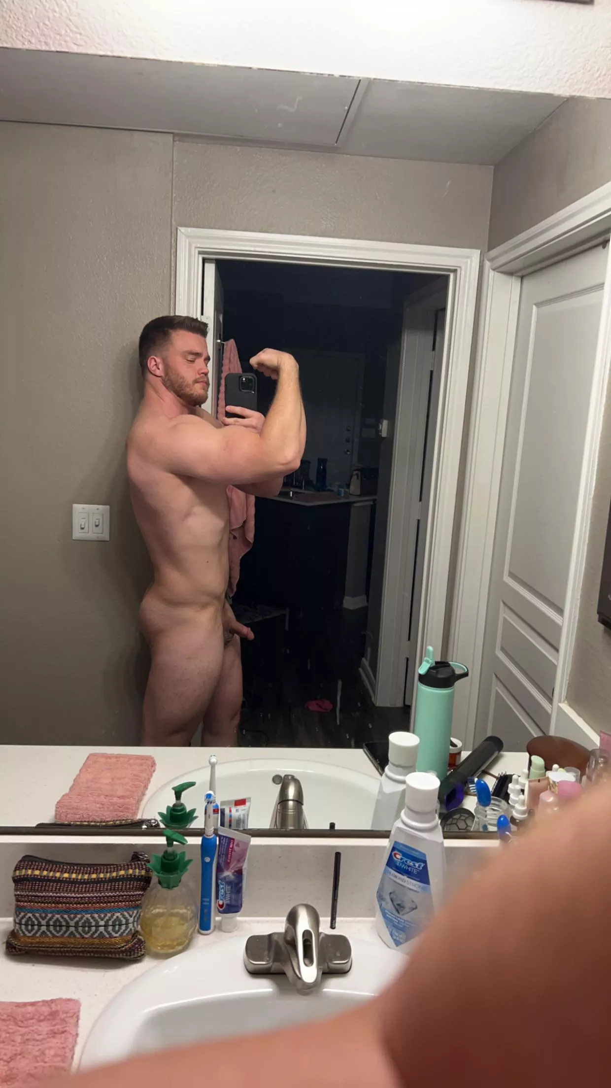 [M] Always a good day for an arm pump. Help ease my muscles and return the blood flow to where it belongs 😘 posted by GaintoMaintain