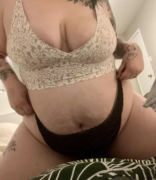 Mom bod 😅🌷 by Lamb_of_g