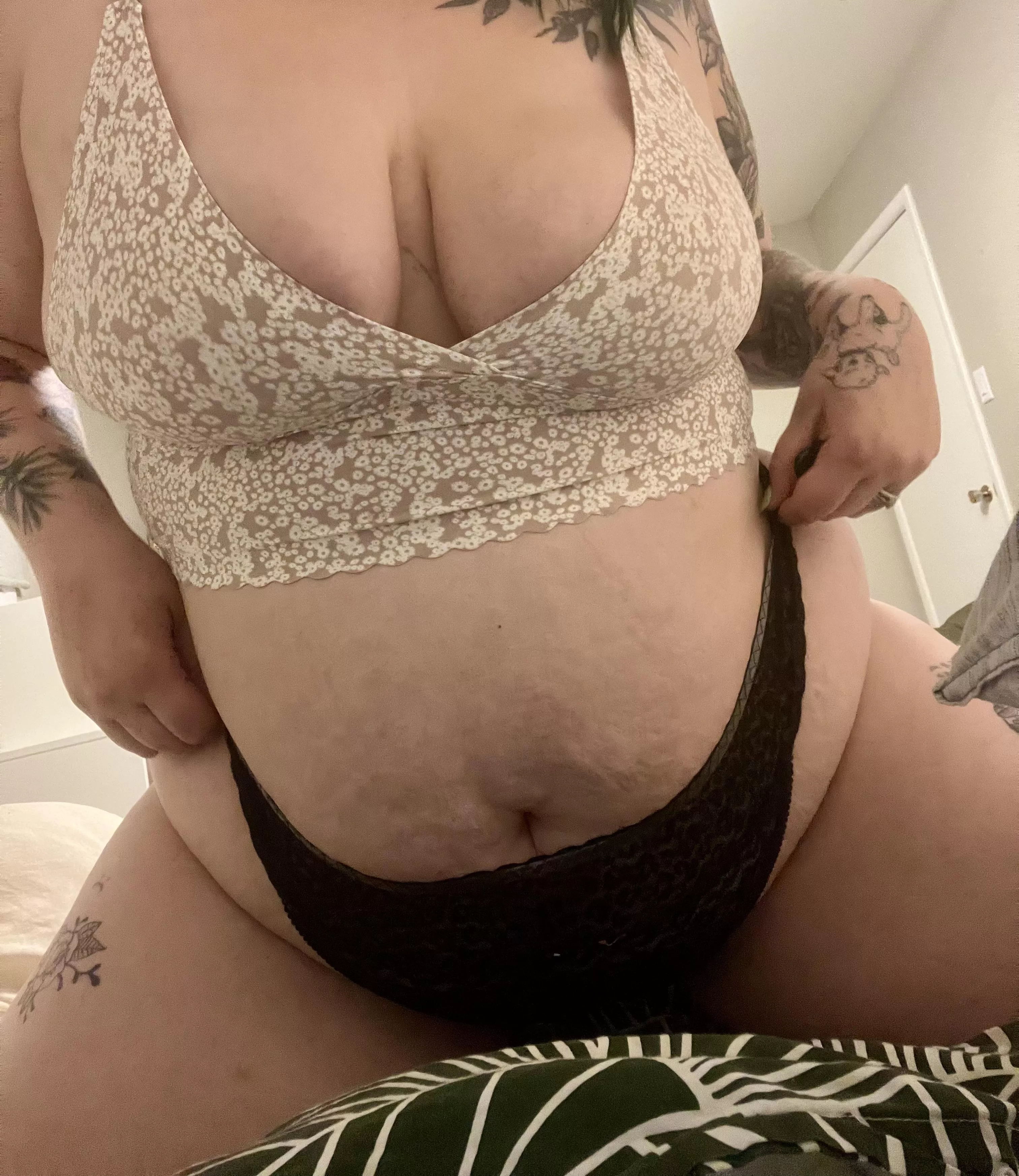 Mom bod 😅🌷 posted by Lamb_of_g