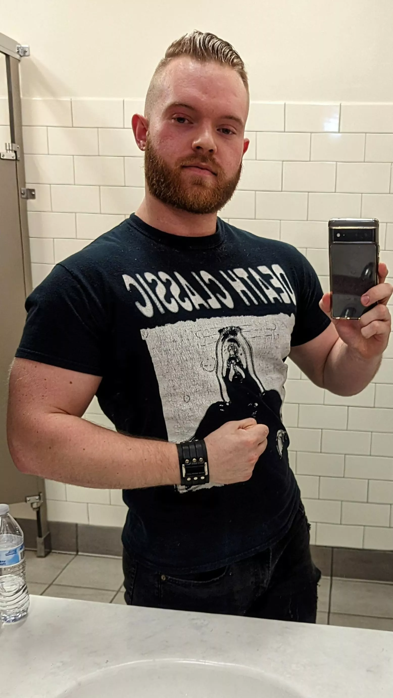 Post-barber selfie in the nearest mirror, per gay-mandate! posted by Cosmic-Bro