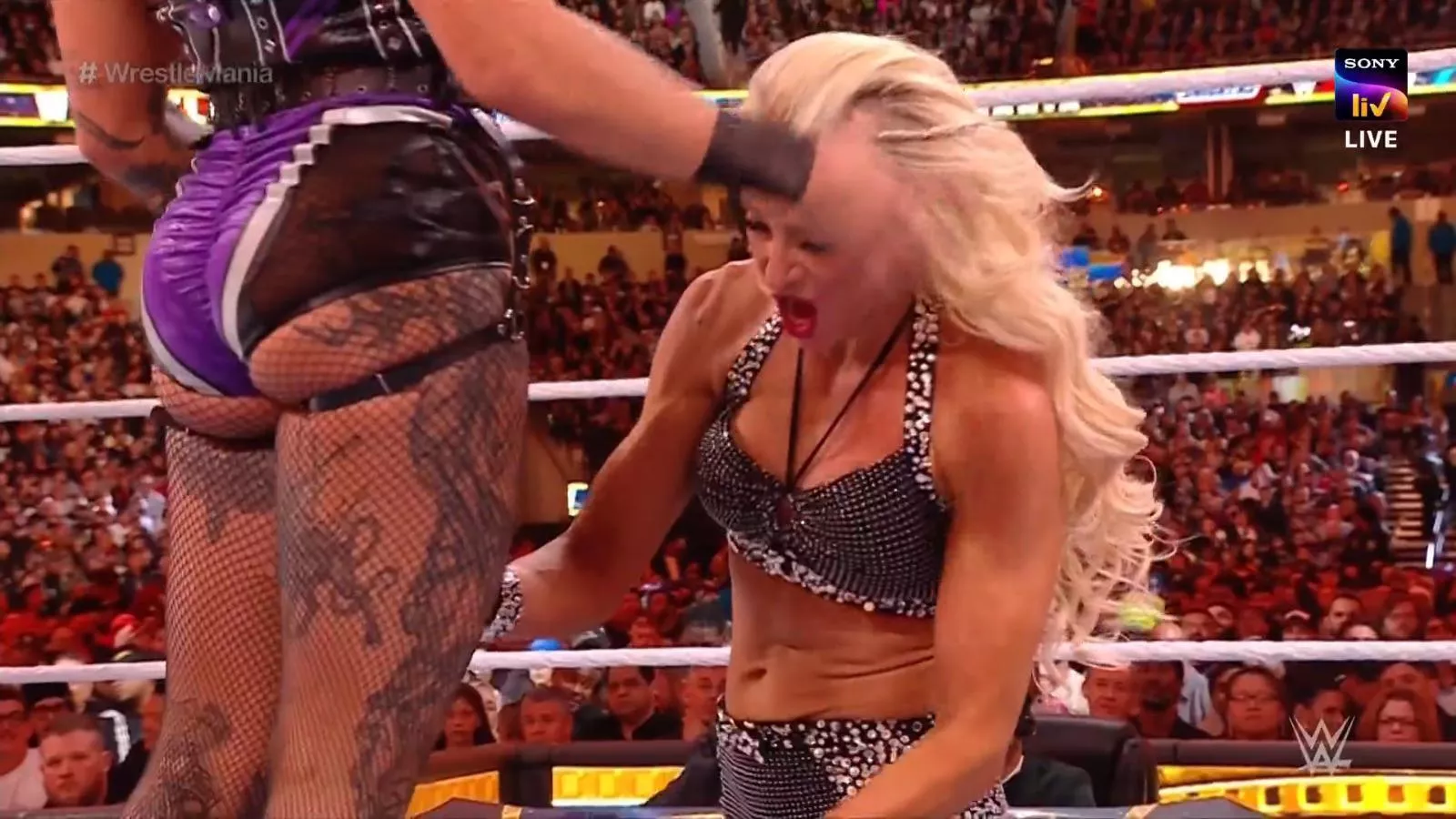 Rhea Ripley 🍑 posted by thehornypage