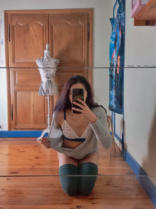 This cache-coeur is too revealing for going out but perfect for a mirror selfie by Mrs_Elisabeth