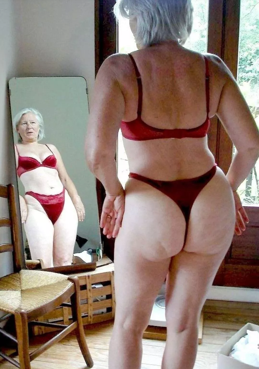 Very curvy GILF! posted by ChubbyBlueCollar