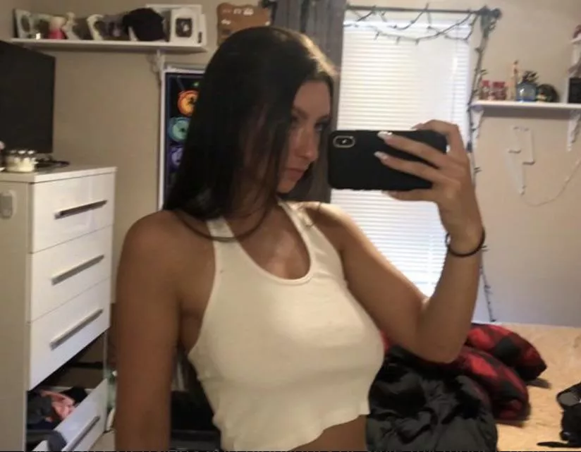 White top beauty posted by GoatANT1