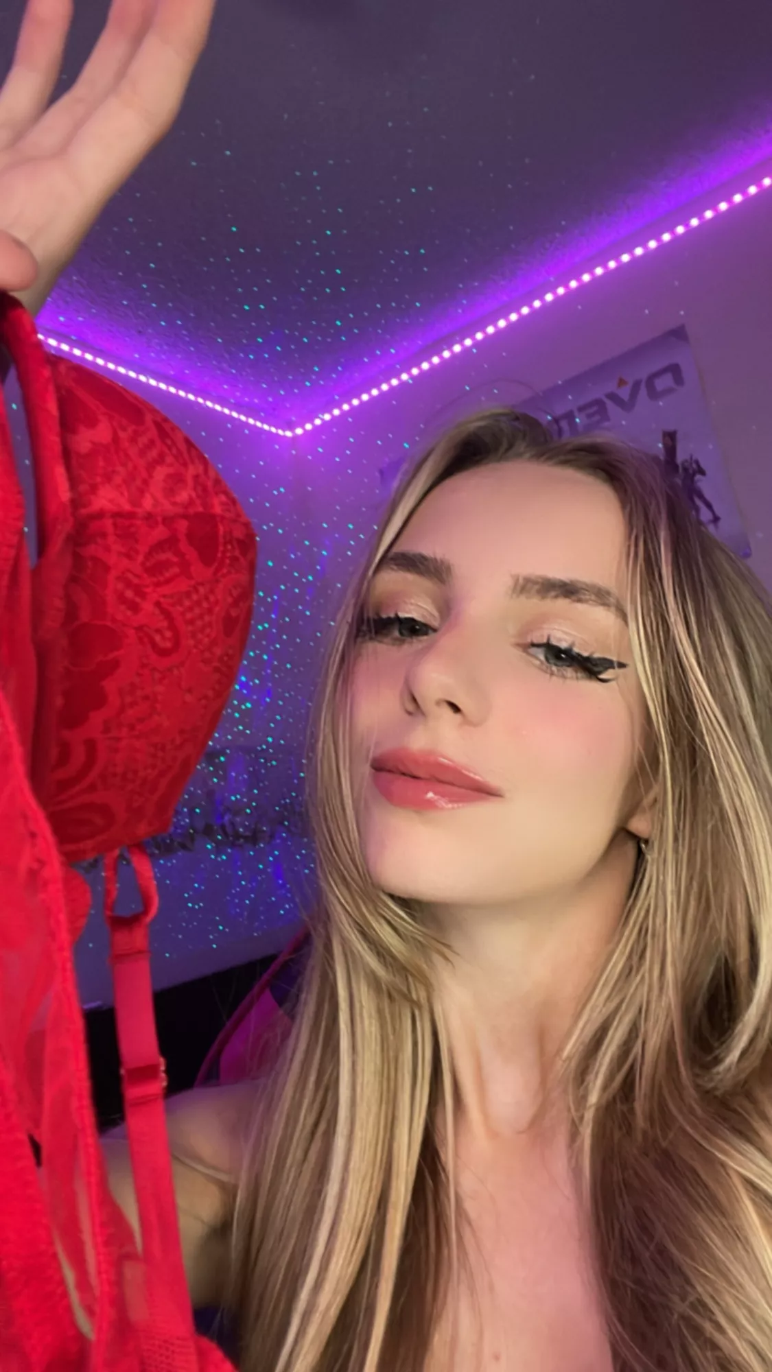 Would you consider me hot? posted by Glacialso