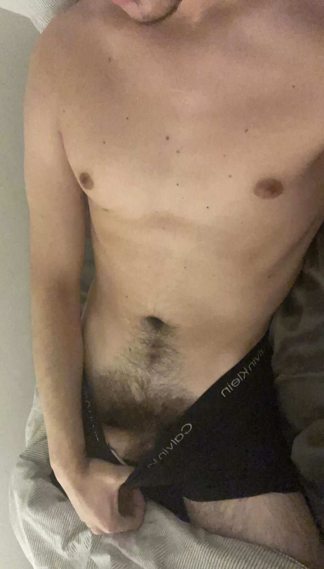 21 college guy, hmu w face pics and asl, 20-25, @kti6822 posted by snaprn367