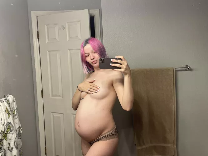 29 weeks and growing🖤 by Peachyyshea