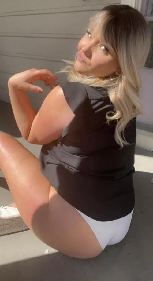 37F. Blondie babe. Sending Sunday kinda love to everyone. No matter ur hair color 😘🥰😝 by Professional-Dig9390