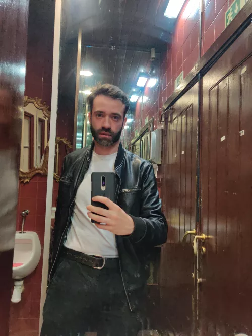 After such a warm reception to the previous photo, gained the courage to go on a night out alone ☺️. Thanks everyone by boanssi